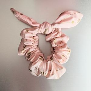 👯 3/$12. Scrunchie with Bow. New.
